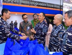 Wakasal Pimpin Penyaluran Puluhan Ribu Paket Lebaran bagi Prajurit dan PNS TNI AL