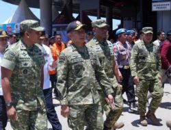 Aslog Dampingi Panglima TNI Tinjau Kesiapan Mudik Lebaran di Pelabuhan Merak