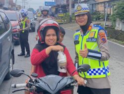 Satlantas Polres Pasbar Gelar Patroli Jelbusa di Bulan Ramadan dan Bagikan Paket Takjil ke Masyarakat