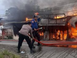 4 Unit Ruko Semi Permanen di Simpang Empat Pasaman Barat Ludes Terbakar 