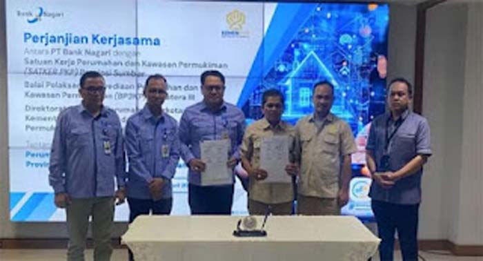 Penandatanganan perjanjian kerja sama program BSPS antara Bank Nagari.