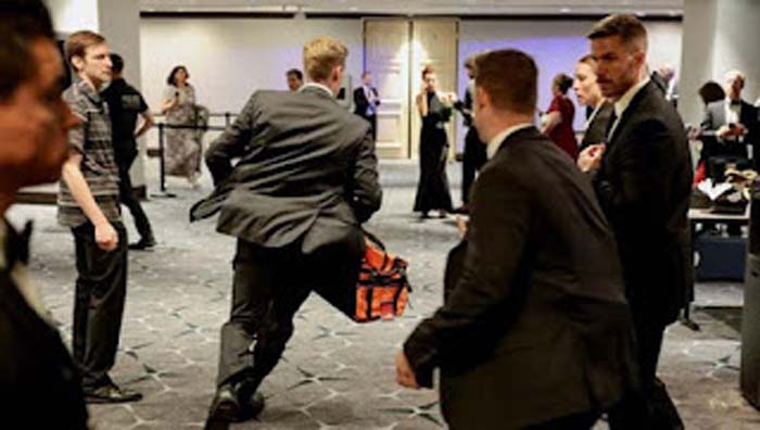 Suasana saat penembakan terdengar di lokasi acara yang dihadiri Trump.