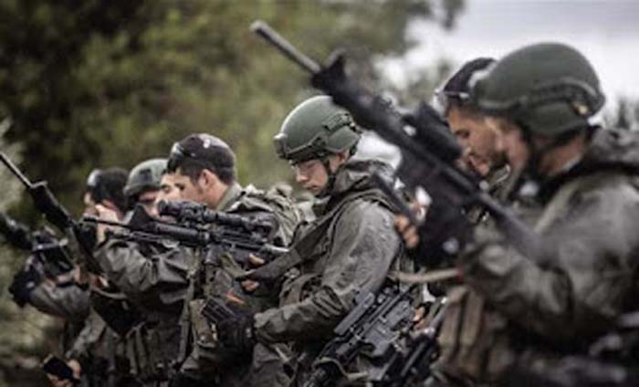 Israel menangkap empat tentaranya atas tuduhan menjadi mata-mata Iran.