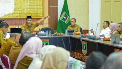 Gubernur Sumbar Mahyeldi Ansharullah memimpin Rapat.
