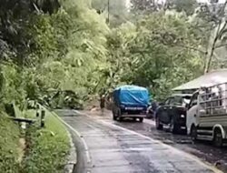 Polisi Koordinasi Evakuasi Material Longsor di Agam