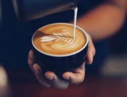 Kopi dan Obat Bisa Saling Ganggu, Ini Aturan Jeda Waktu yang Tepat