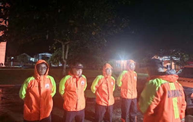 Mobil Terjebak Luapan Sungai di Pasaman, Dua Warga Hilang Terseret Arus