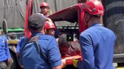 Kecelakaan lalu lintas truk engkel ves truk tronton di Magelang