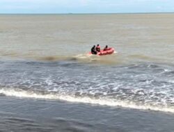 Korban Terseret Ombak di Ulak Karang Masih Dalam Pencarian