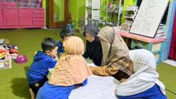 Kartini Masa Kini: Fifin, Bangkit dari Perundungan Menjadi Guru Inspiratif.