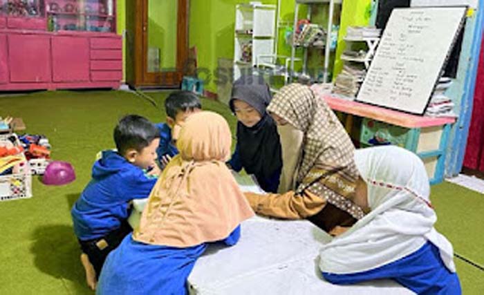 Kartini Masa Kini: Fifin, Bangkit dari Perundungan Menjadi Guru Inspiratif.