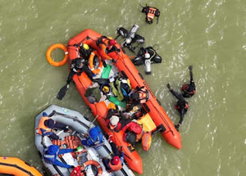 Hari Keenam Pencarian, Dua Bocah Hanyut di Pantai Ulak Karang Belum Ditemukan