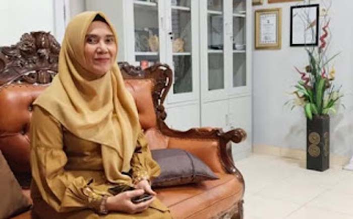 Kepala SMKN 3 Payakumbuh, Wismarni, yang akrab disapa Ongah.