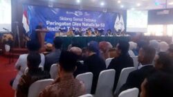 Hendri Nofrianto memberikan orasi ilmiah.