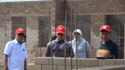 Indrieffouny Tinjau Pembangunan Hunian Sepablock di Padang.