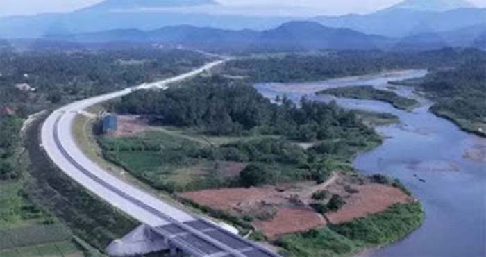 Jalan Tol Padang - Pekanbaru ruas Padang - Sicincin.