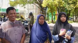 Nabila Aulia, salah satu peserta UTBK-SNBT 2026 di UNP didampingi orang tua.