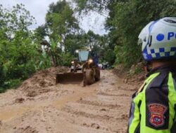 Jalur Bukittinggi–Pasaman Dibuka Terbatas Usai Longsor