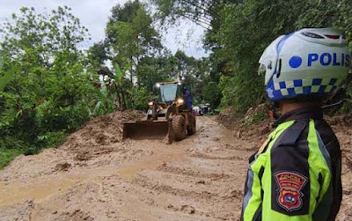 Proses Pembersihan Longsor Masih Berlangsung, Jalur Pasaman-Bukittinggi Buka Tutup