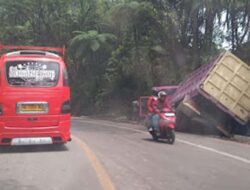 Bus dari Solok Alami Rem Blong, Polisi Sigap Urai Kemacetan di Padang