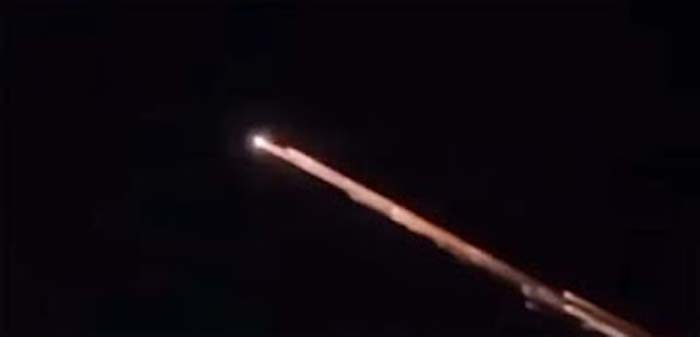 Kemunculan benda bercahaya.