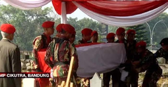 Pemakaman Mayor (Anumerta) Zulmi Aditya Iskandar, saat menjalankan tugas di Lebanon.