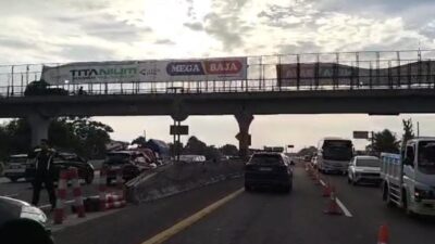 Kepadatan Arus Balik, Contraflow Berlaku di Tol Jakarta-Cikampek