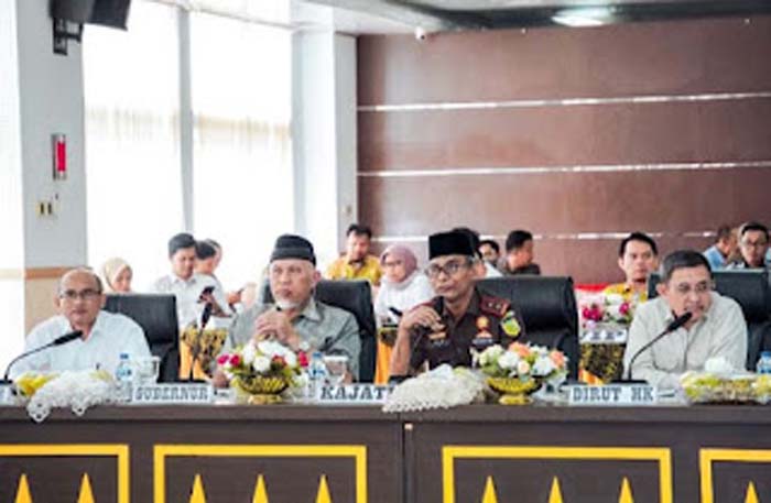 Kejaksaan Tinggi Sumatera Barat menggelar Rapat.