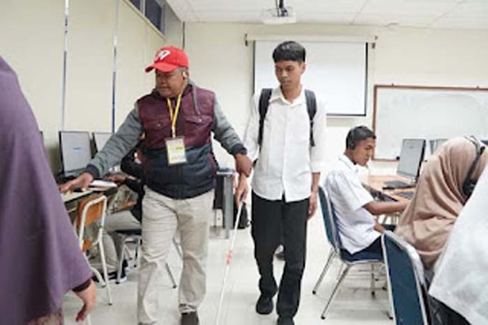 Cerita Disabilitas Netra Ikuti UTBK UNP, Tak Ada Halangan Rebut Posisi di PTN.