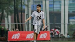 Simak kisah Nyoman Paul Aro yang nyaris jadi pemain Timnas Indonesia kini banting setir sebagai penyanyi.