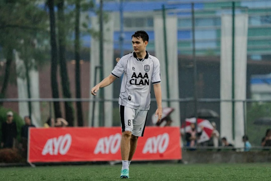 Simak kisah Nyoman Paul Aro yang nyaris jadi pemain Timnas Indonesia kini banting setir sebagai penyanyi.