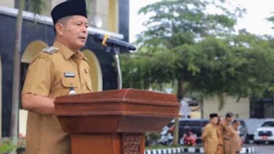 Bupati Pasaman Welly Suhery memimpin apel gabungan ASN.