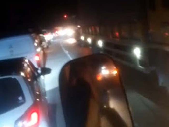 Macet Panjang 4 Kilometer di Sitinjau Lauik, Empat Truk Rusak Jadi Penyebab.