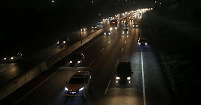 Tak semua jalan tol dilengkapi lampu jalan. Kenapa?