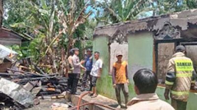 Ditinggal Bantu Tetangga Hajatan, Rumah di Solok Ludes Terbakar.