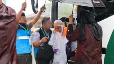 Petugas Penyelenggara Ibadah Haji (PPIH) Embarkasi Padang.