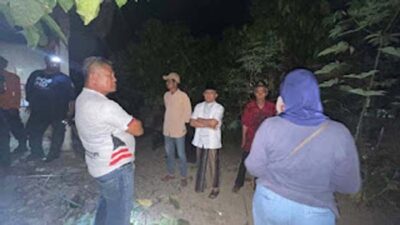 Pemerintah Kota Solok Serahkan Bantuan untuk Rumah Warga yang Rusak Tertimpa Pohon Kelapa Akibat Puting Beliung.
