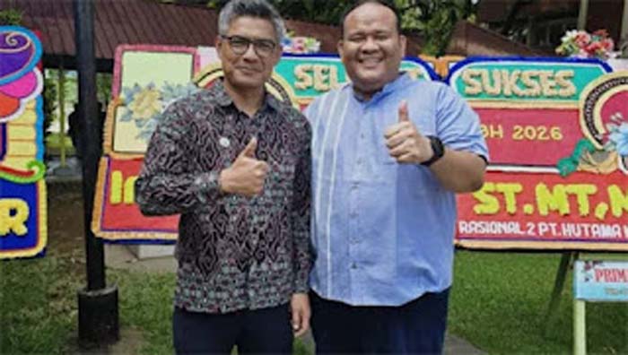 Sekretaris Tim 9, Ulul Azmi, bersama Ketum Alumni UBH terpilih Mardiansyah.