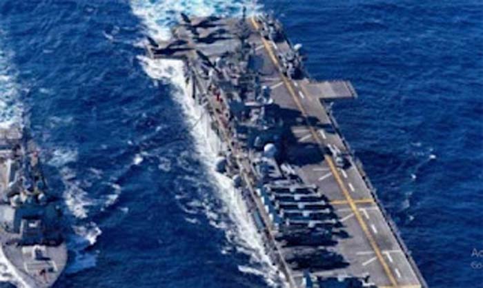 Amerika Serikat mengerahkan lebih dari 15 kapal perang.