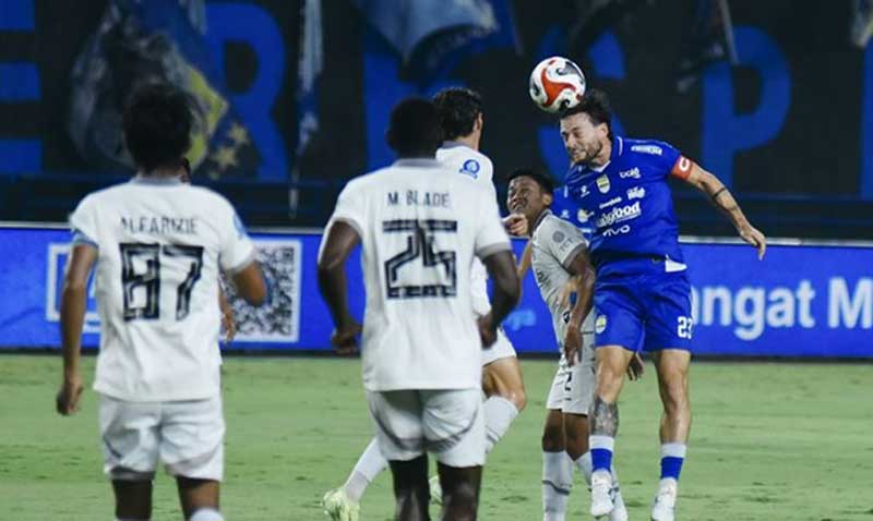 Persib Bandung ditahan imbang Arema FC.