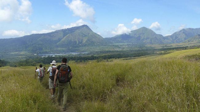 Jumlah kunjungan wisatawan ke Gunung Rinjani mencapai 1.505 orang pada libur panjang Mei 2026.
