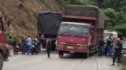 Truk Patah As di Sitinjau Lauik, Jalur Padang–Solok Lumpuh Total