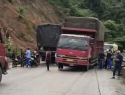 Patah As di Sitinjau Lauik, Antrean Kendaraan Mengular