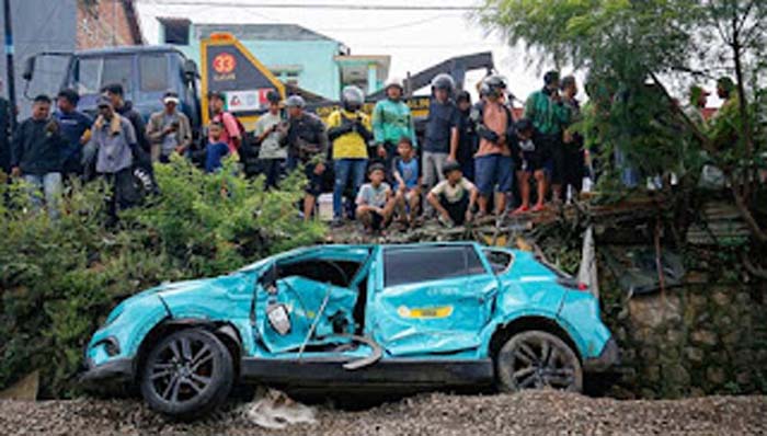 Polres Metro Bekasi Kota menetapkan sopir taksi Green SM sebagai tersangka kasus kecelakaan.