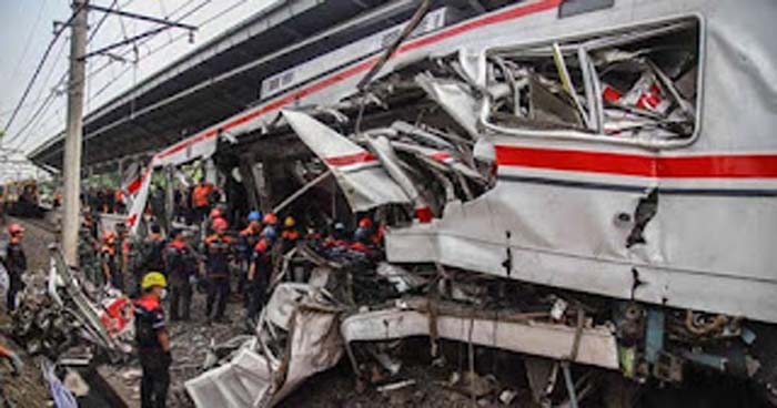 Kecelakaan KA–KRL Bekasi Timur.
