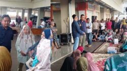 Kadis Perdagangan Kota Padang, Fizlan Setiawan berdialog dengan pedagang.