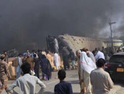 Tragedi di Pakistan, Kereta Bawa Keluarga Militer Diserang, 24 Orang Tewas