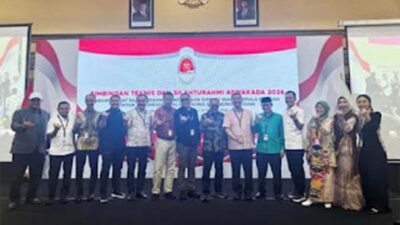 Wabup Solok H.Candra (2 kiri) bersama Pejabat dari daerah lainnya.
