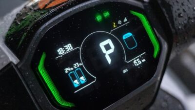 Dua motor listrik Yadea Osta P dan Velax U tuntaskan uji performa lewat tantangan jarak jauh 150+ KM Challenge rute Bandung - Bogor.