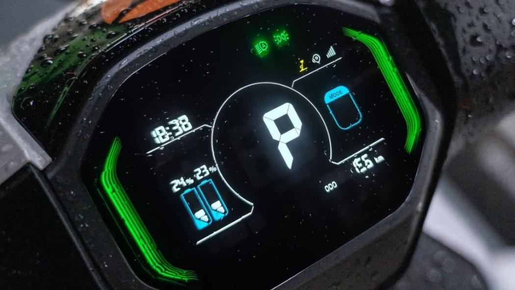 Dua motor listrik Yadea Osta P dan Velax U tuntaskan uji performa lewat tantangan jarak jauh 150+ KM Challenge rute Bandung - Bogor.